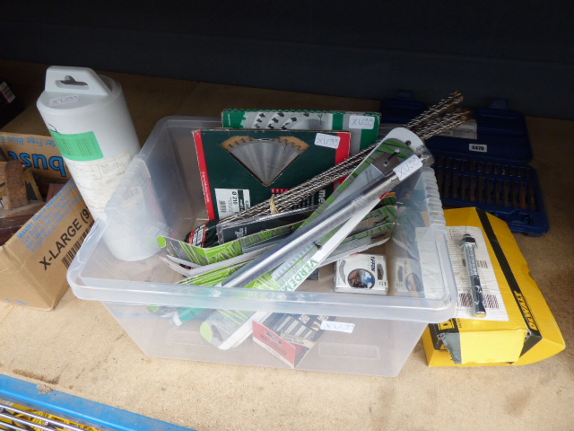 Large Hitachi tool bits, quantity of drill bits, dewalt fixings, tail bow saw blades and other