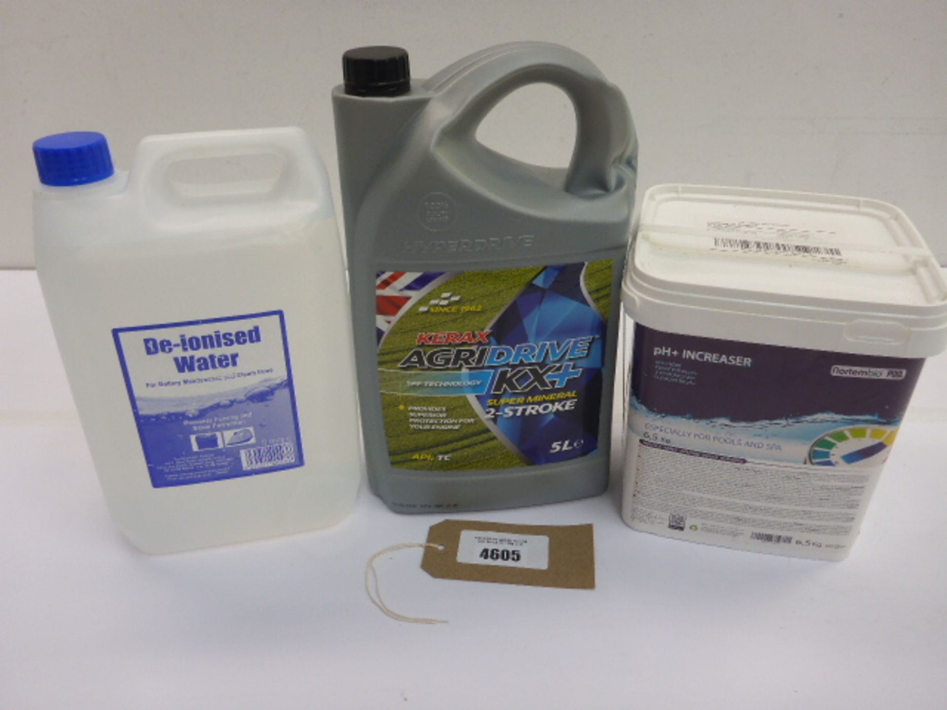 5L de-ionised water, 5L Kerak Agridrive KX+ oil and 6.5kg tub pH+ increaser