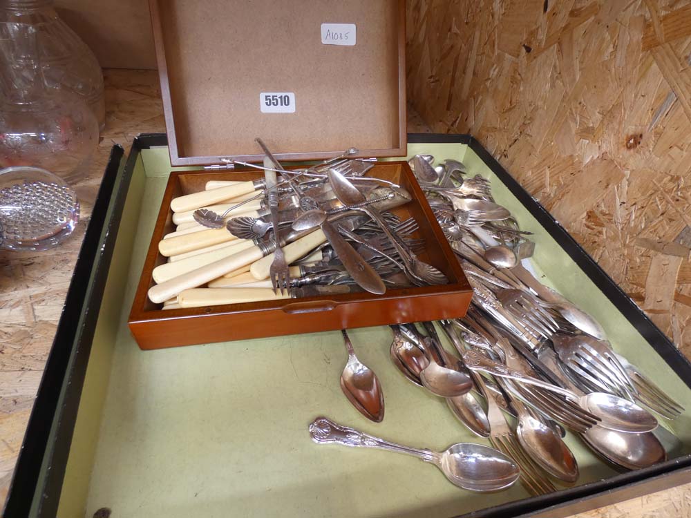 Two boxes containing a quantity of loose cutlery