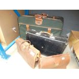 (Lot 5440 2037). Two briefcases and three travelling cases