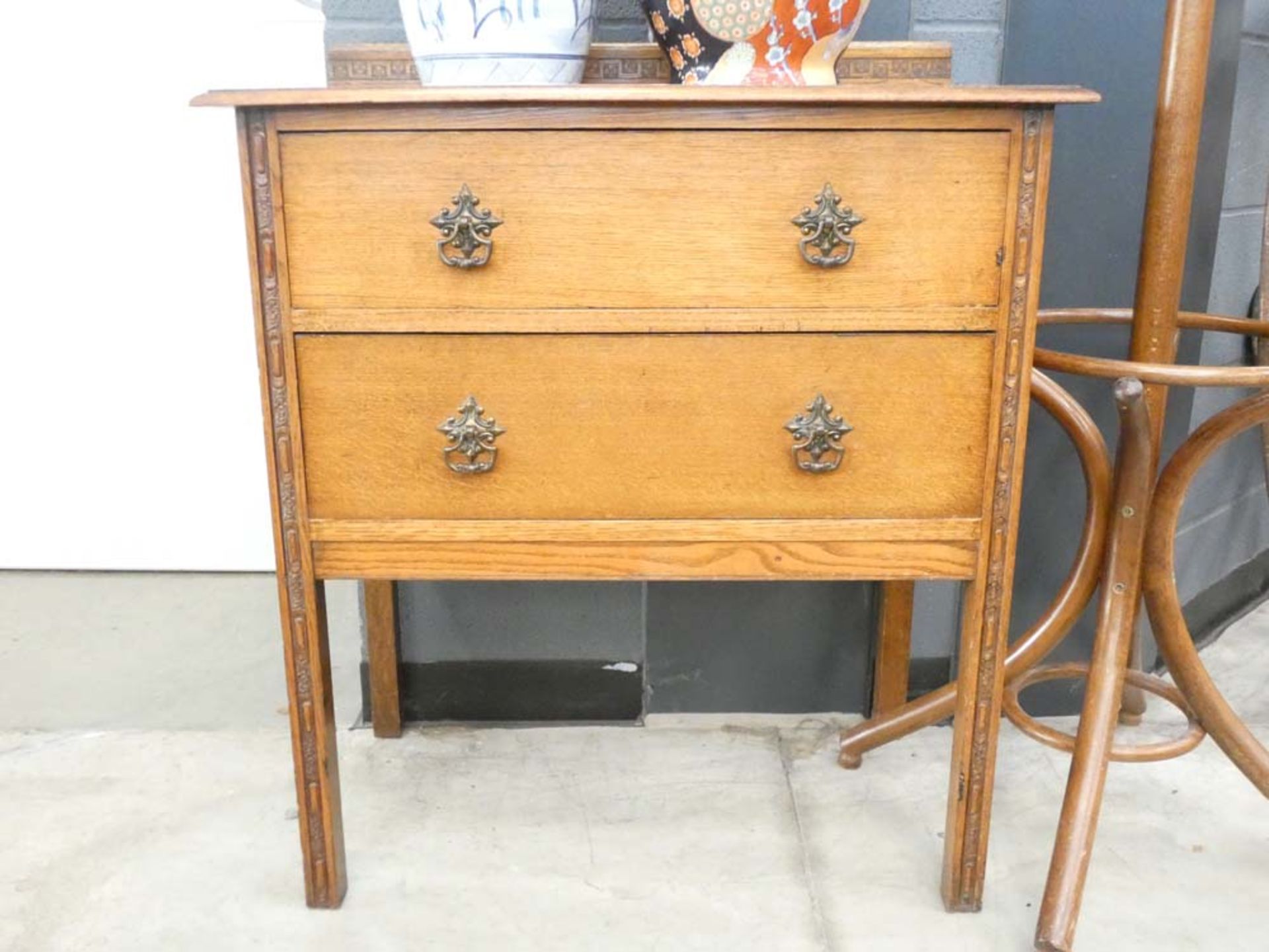 Oak chest of 2 drawers on raised supports