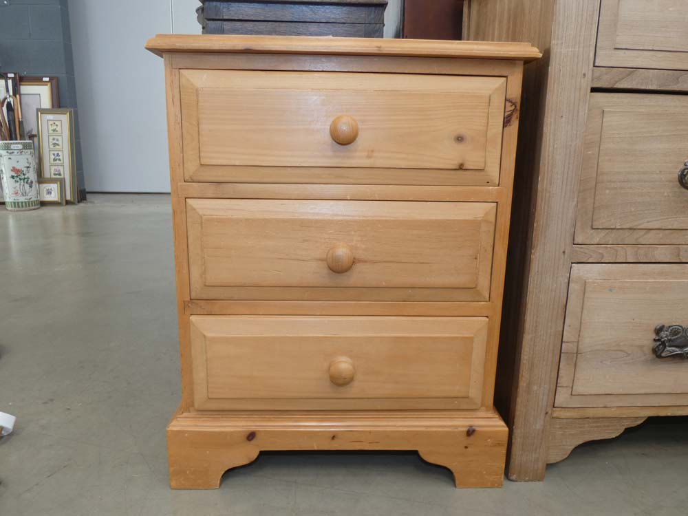 Pine 3 drawer bedside cabinet