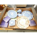 Box containing Jasperware and collectors plates