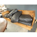 5377 Pine sofa with detachable cushions