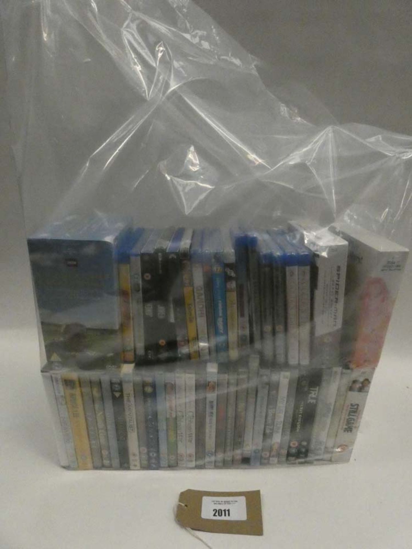 Bag containing quantity of various Blu-Ray and DVD films/boxsets