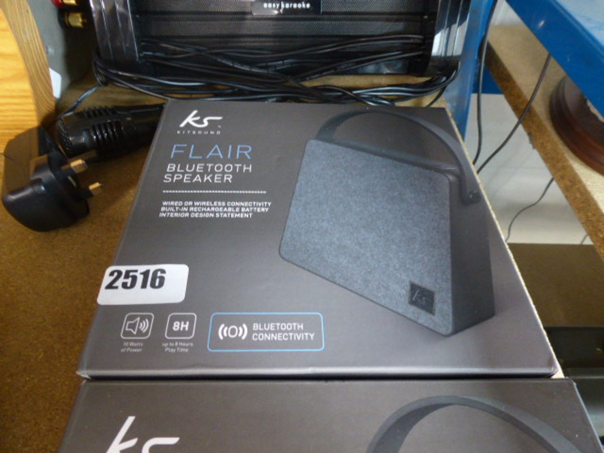 Kick Sound Flare bluetooth speaker in box