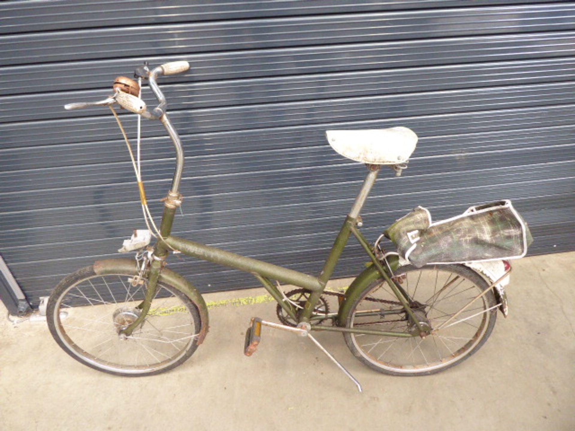 Green vintage 20 ladies bike