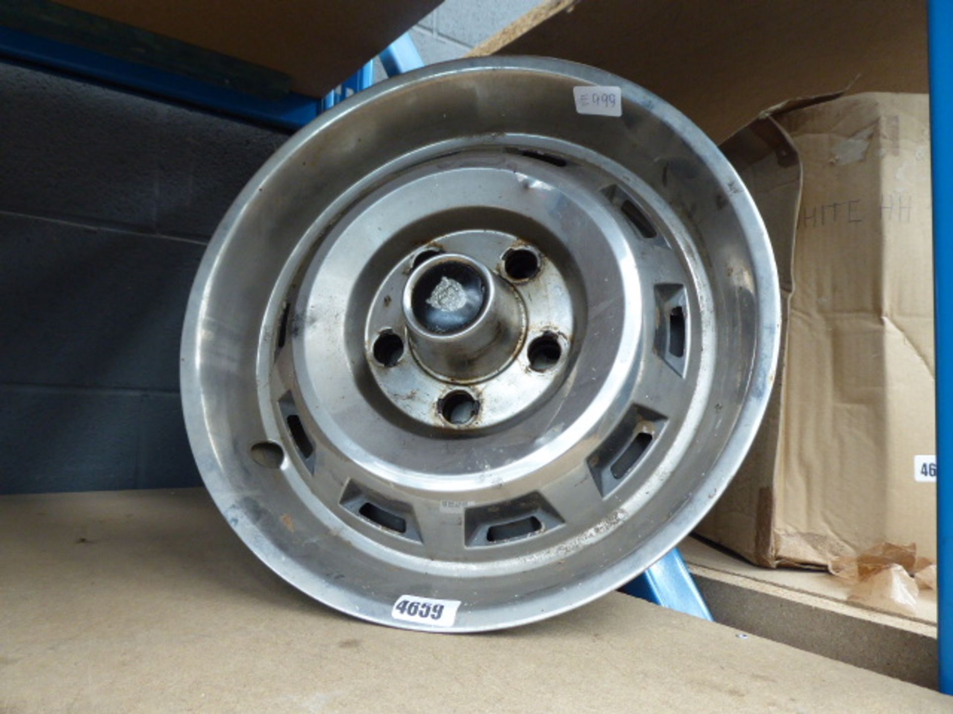 Set of Jaguar wheel trim
