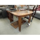 Extending dining table (no leaves)