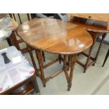 Small oval gate leg table