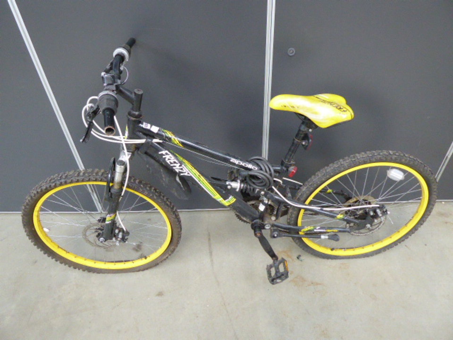 Apollo yellow & black bike