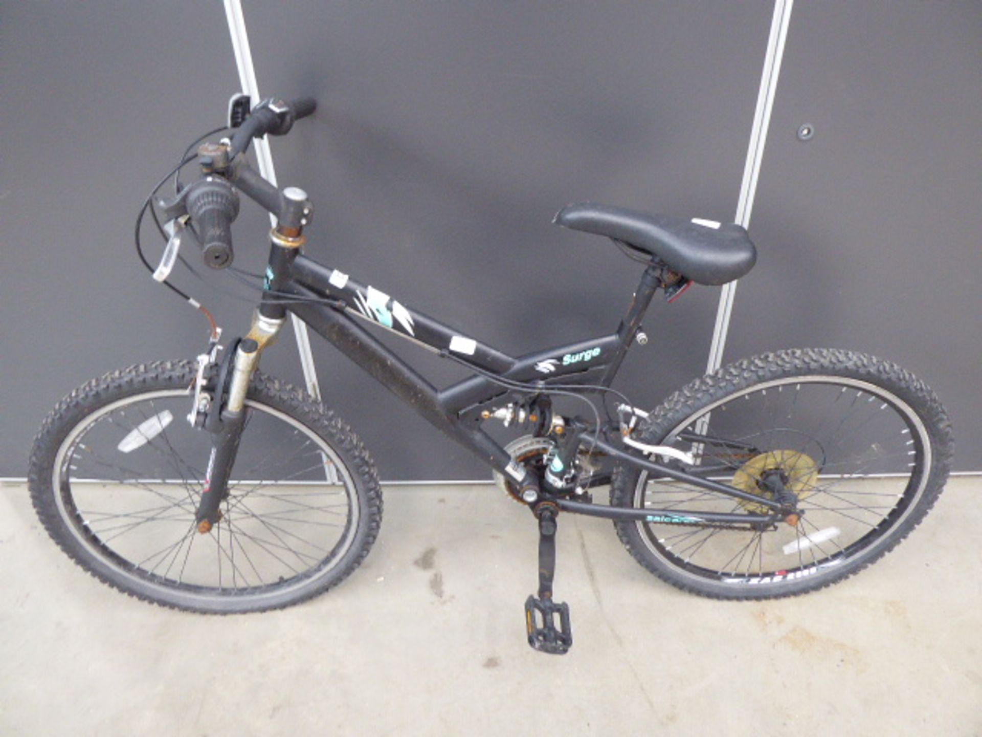 4025 Child's mountain bike in black