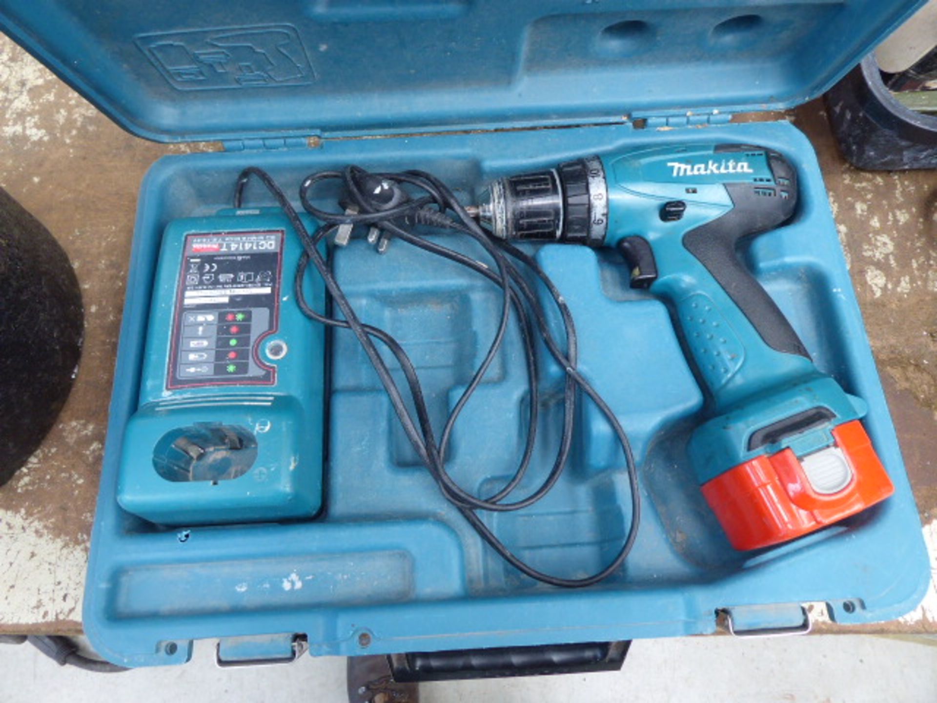 Makita 12V battery drill with one battery and charger