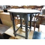 (2267) Oak vintage occasional table