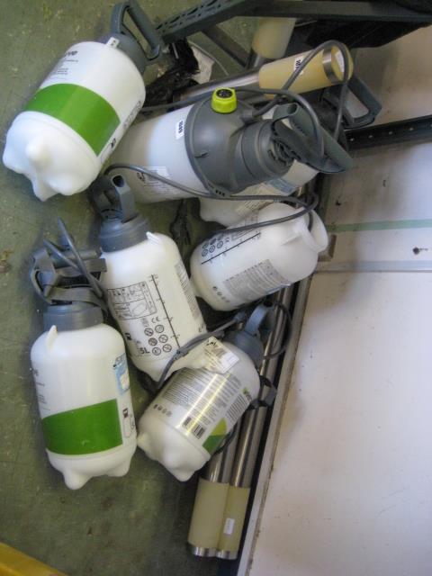 (1070) Quantity of hand pump fence sprayers and garden lights