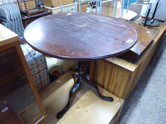 Circular mahogany single pedestal occasional table