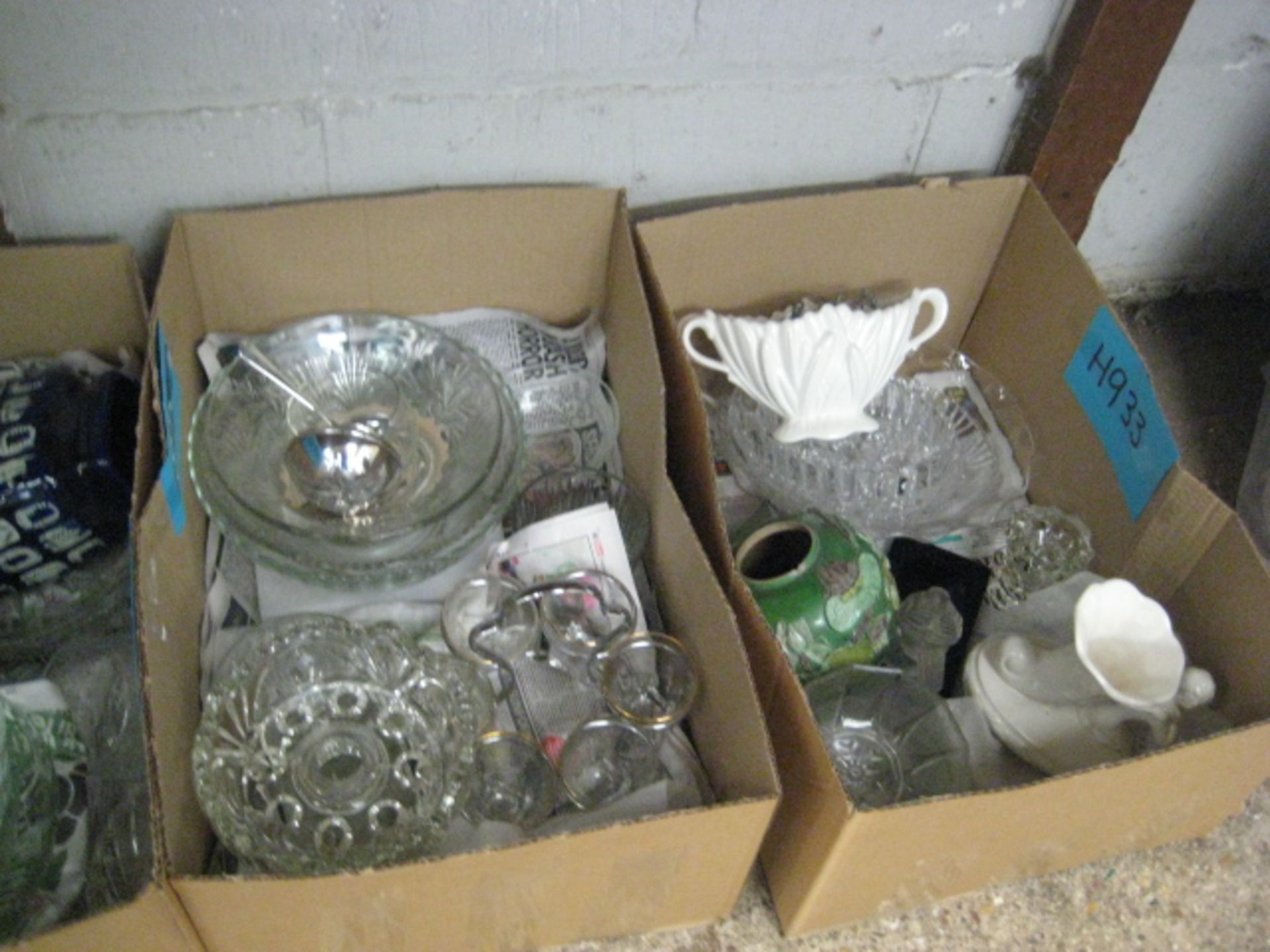 (2213) 5 boxes of glassware incl. vases, bowls, etc. - Image 4 of 5