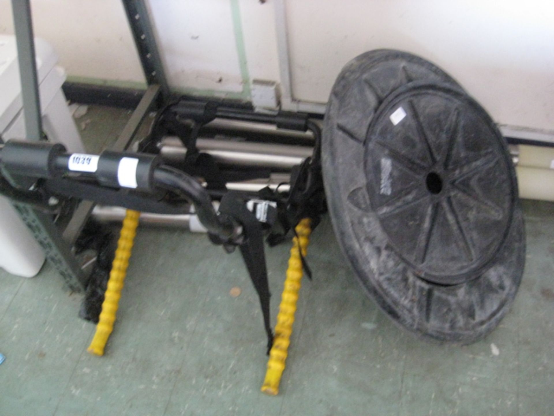 Car bike rack with pond sump holder