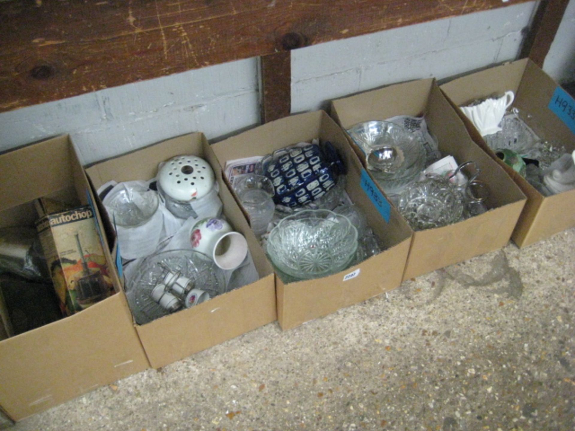 (2213) 5 boxes of glassware incl. vases, bowls, etc.
