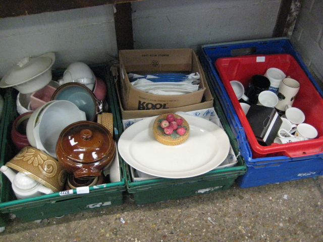 3 trays of mixed ceramics and crockery incl. serving dishes, platters, mugs, etc.