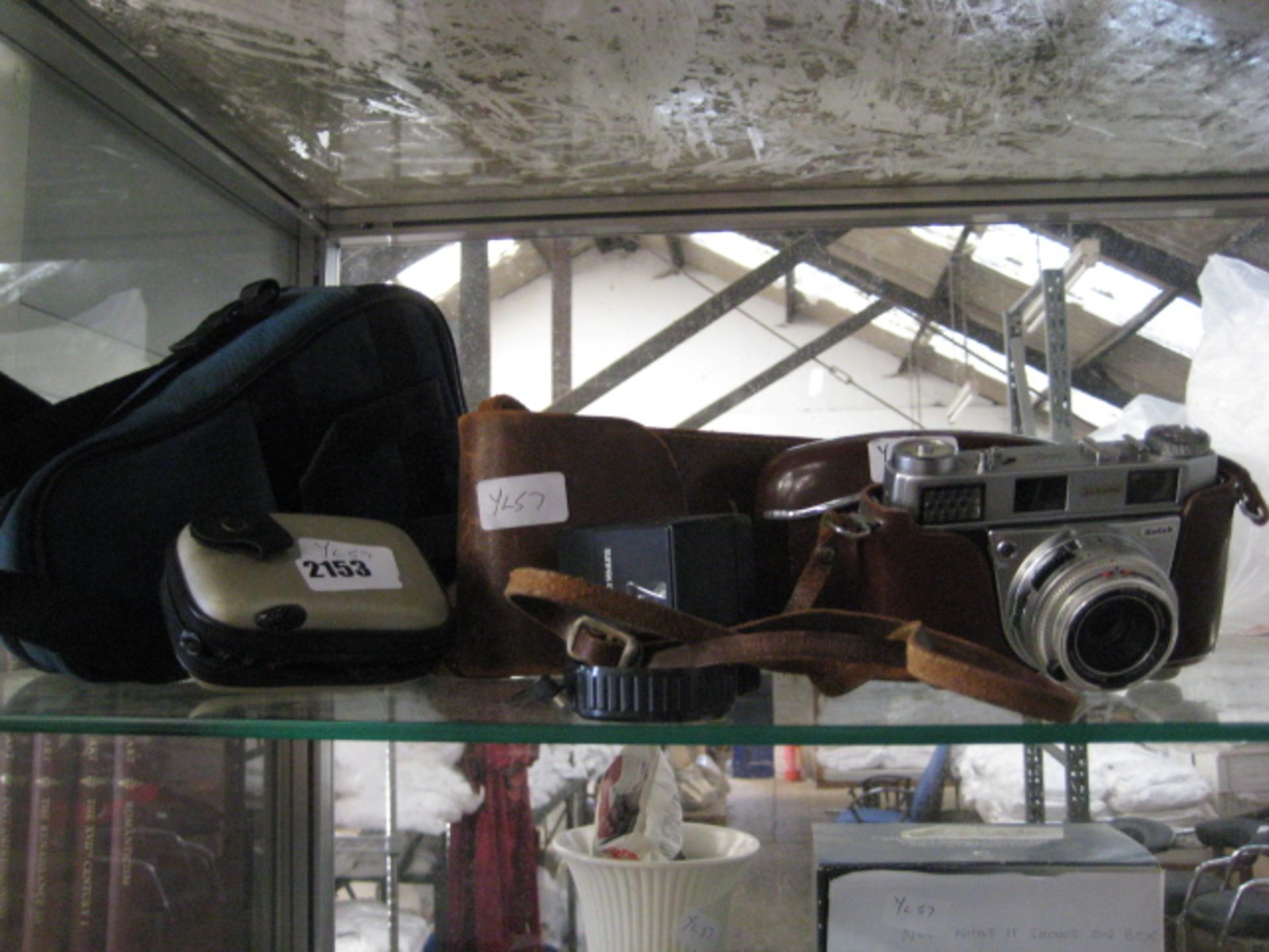 Quantity of vintage camera equipment incl. Kodak Retina III S
