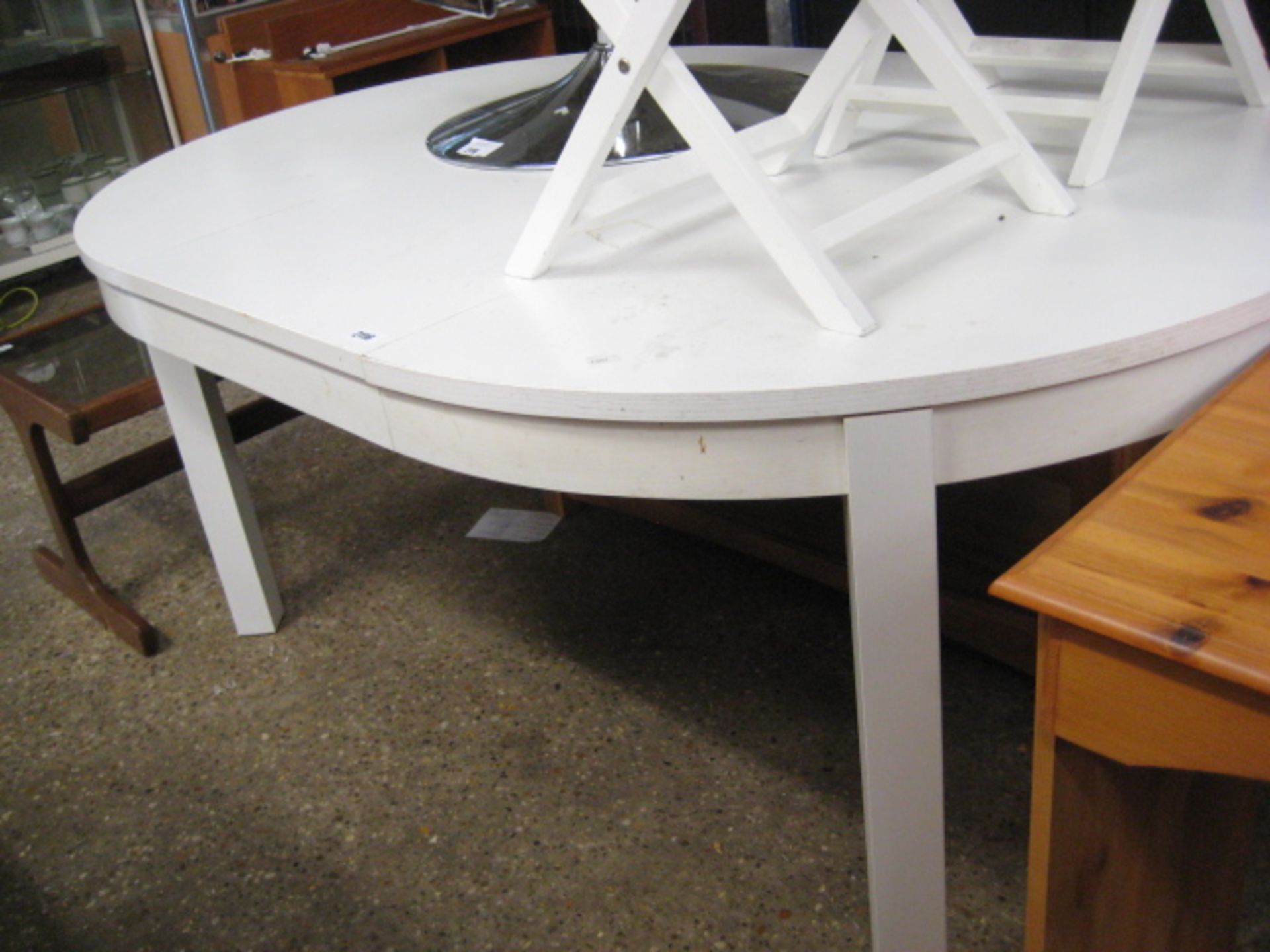 White finish extending modern dining table