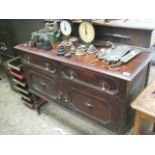 Dark oak sideboard with 2 doors and 2 drawers