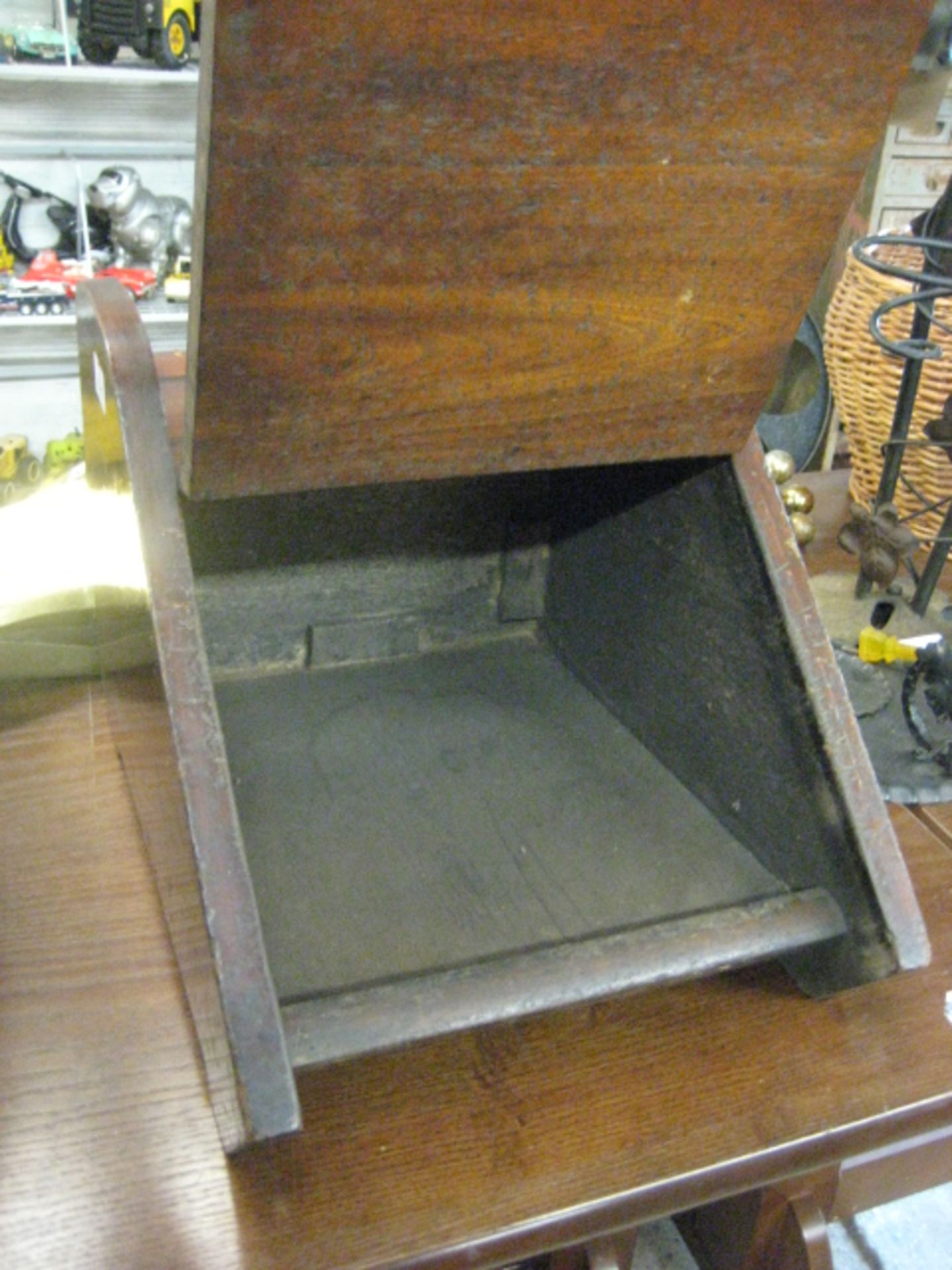 Mahogany coal scuttle with brass shovel - Image 2 of 2