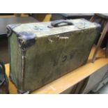 (2193) Vintage luggage case