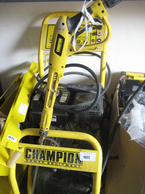 (1003) Champion 3000psi pressure washer