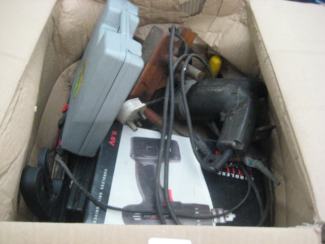 Crate containing Power Devil drill, wooden planes, speed clamp and other tools - Image 2 of 2