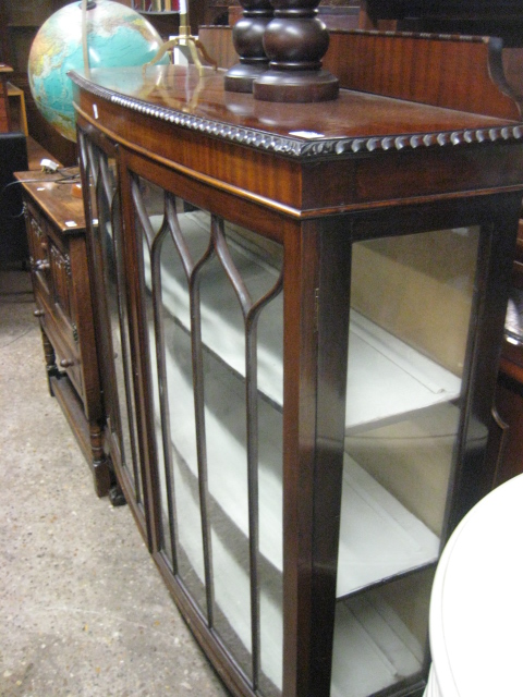 Edwardian mahogany bow fronted glazed display cabinet - Image 2 of 2