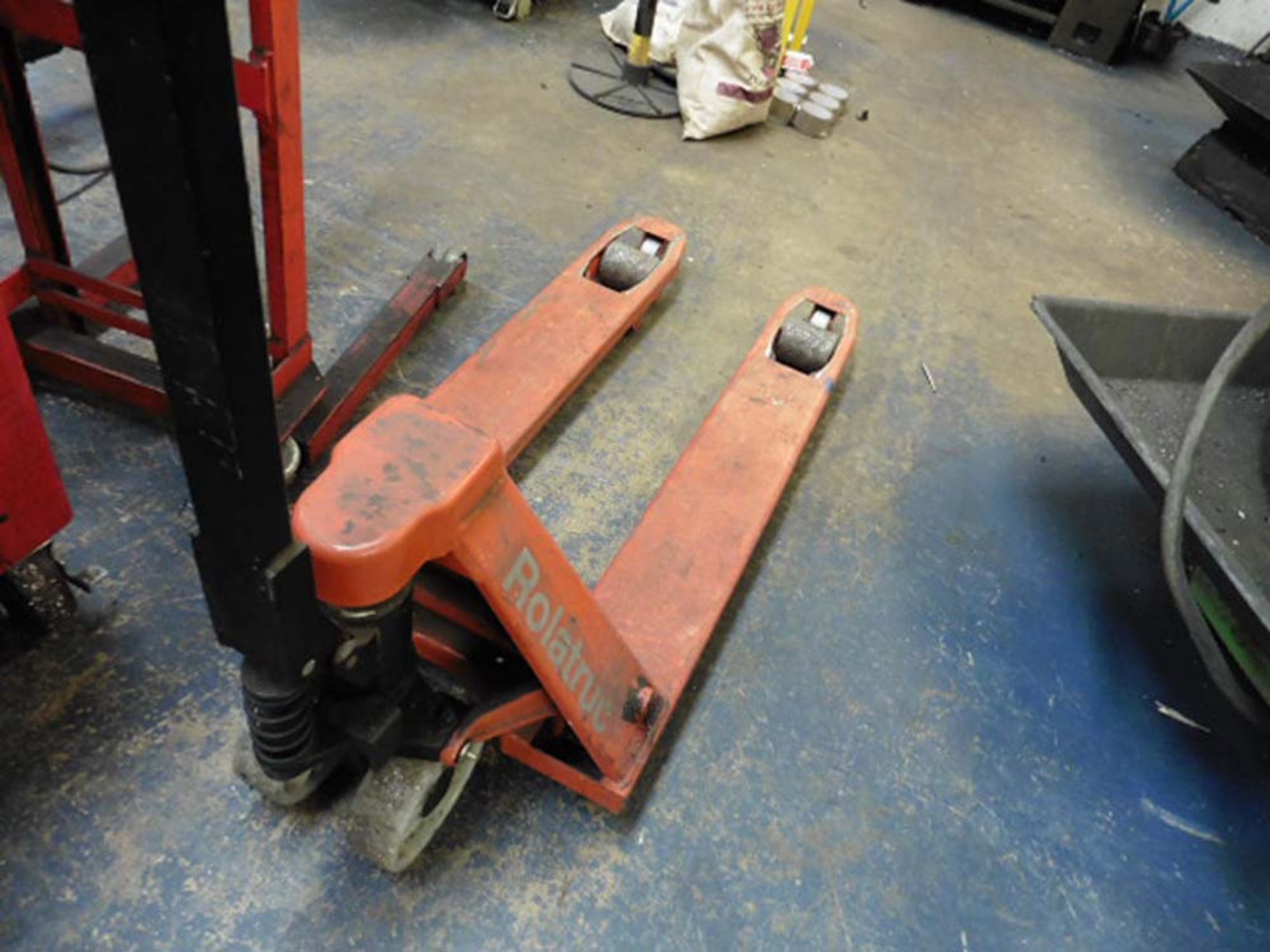 BT Rolatuc hydraulic pallet truck - Image 2 of 2