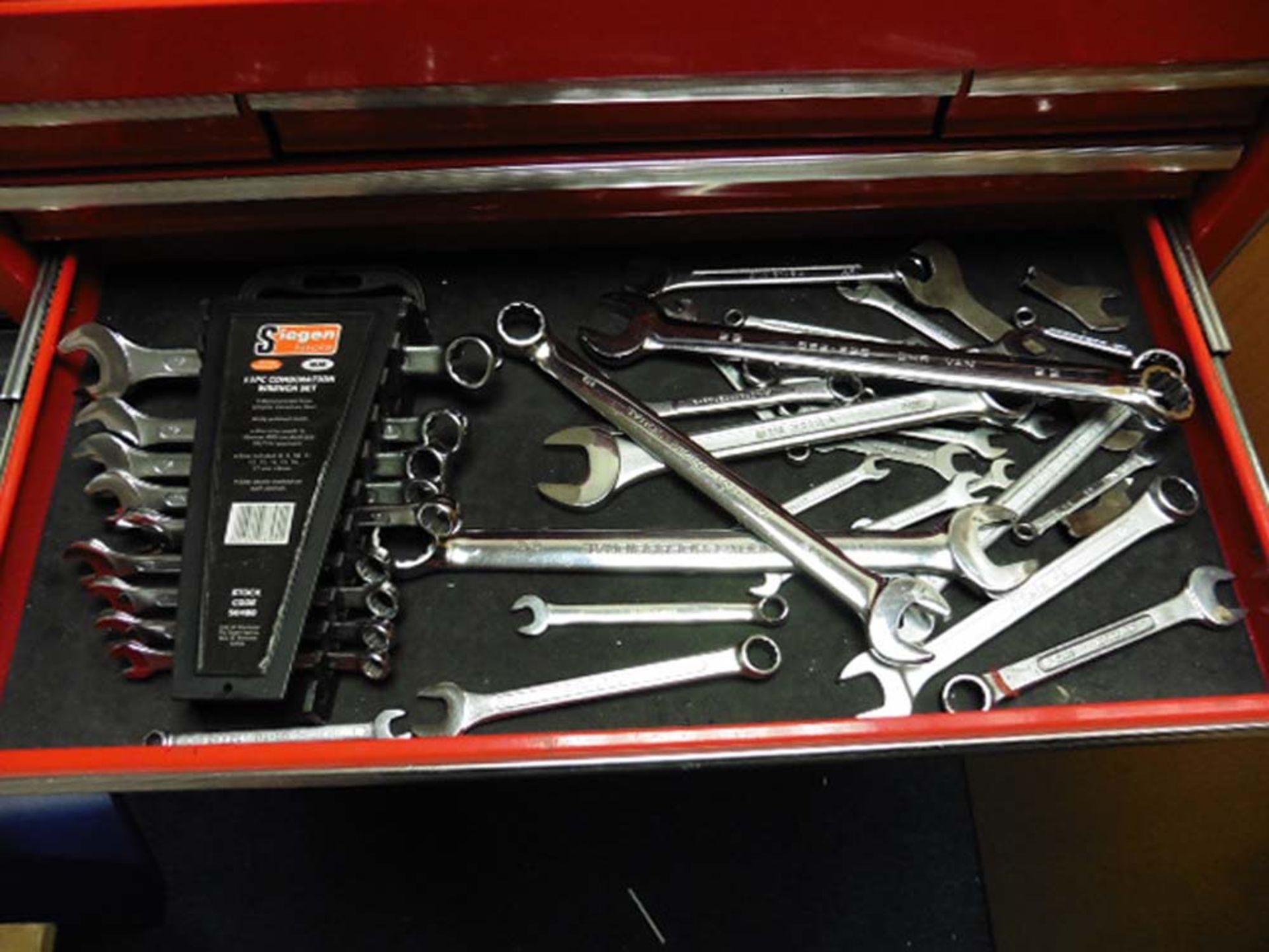 Kennedy Professional multidrawer tool chest with contents of assorted hand tools etc - Image 5 of 11