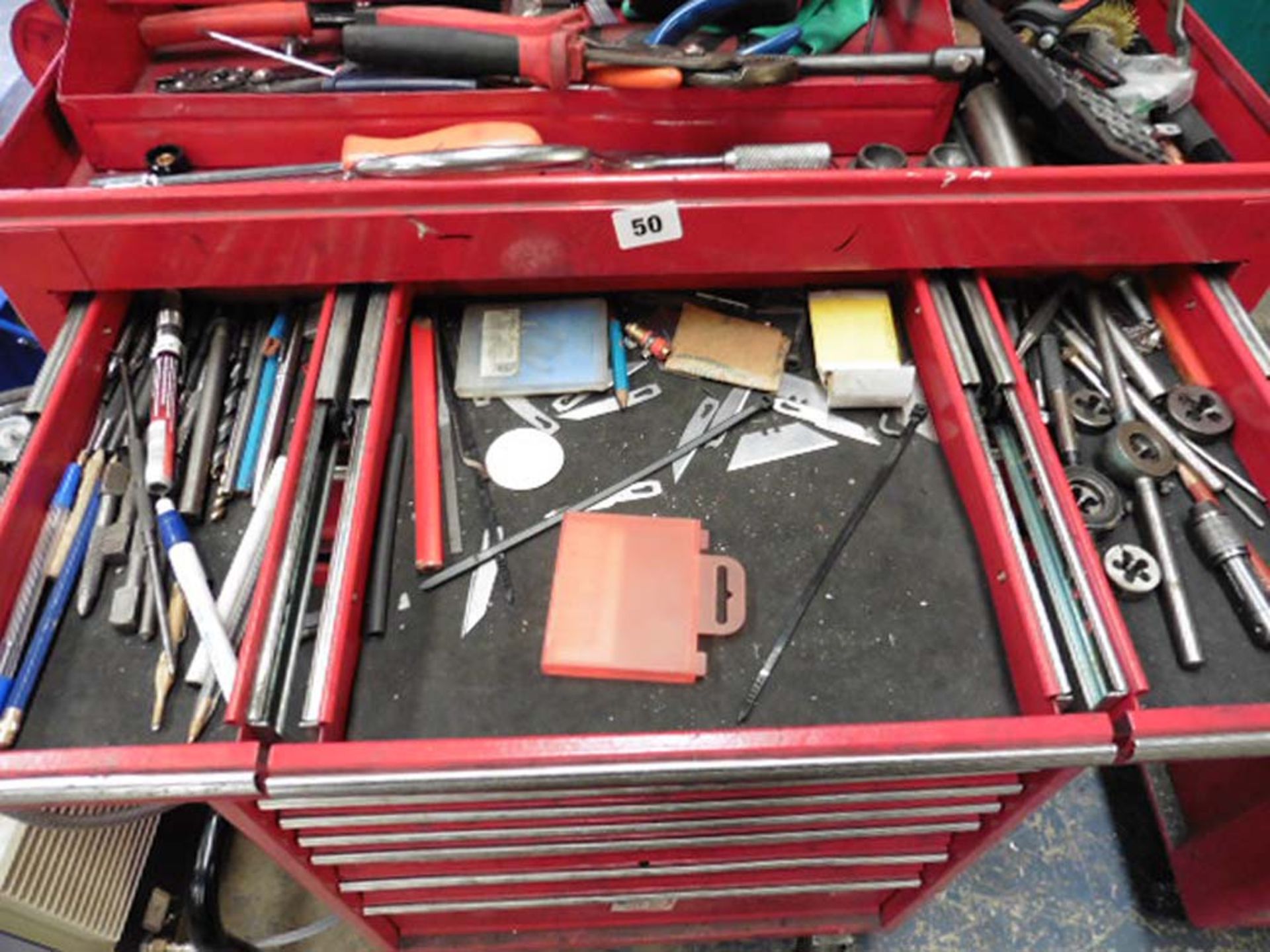 Kennedy Professional Multidrawer tool chest on wheels with contents of assorted hand tools, - Image 3 of 13