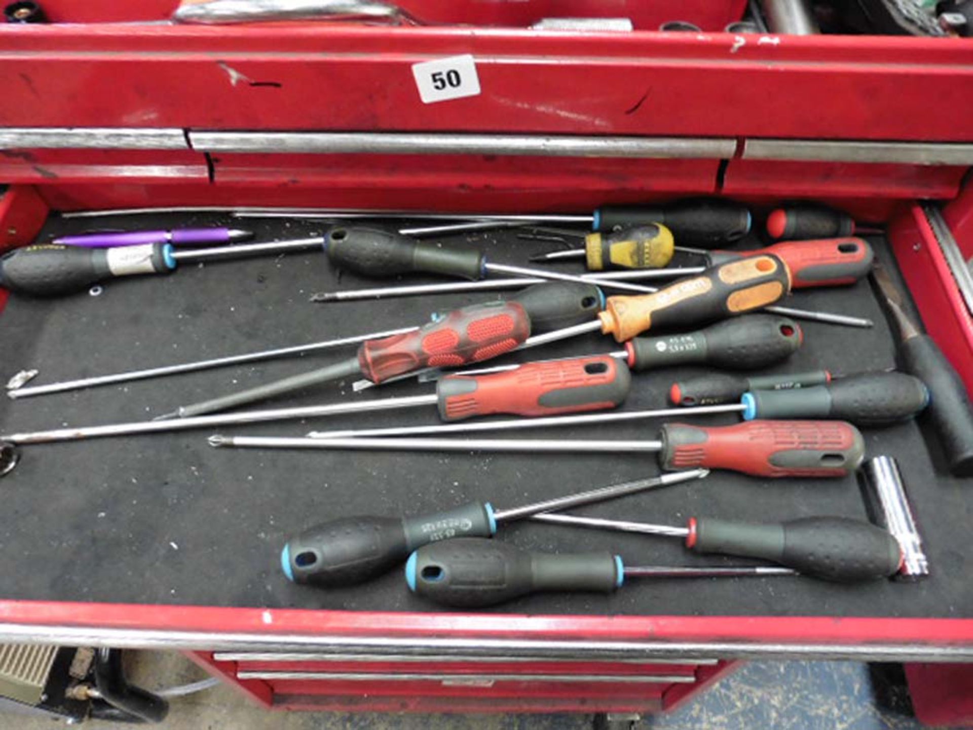 Kennedy Professional Multidrawer tool chest on wheels with contents of assorted hand tools, - Image 4 of 13