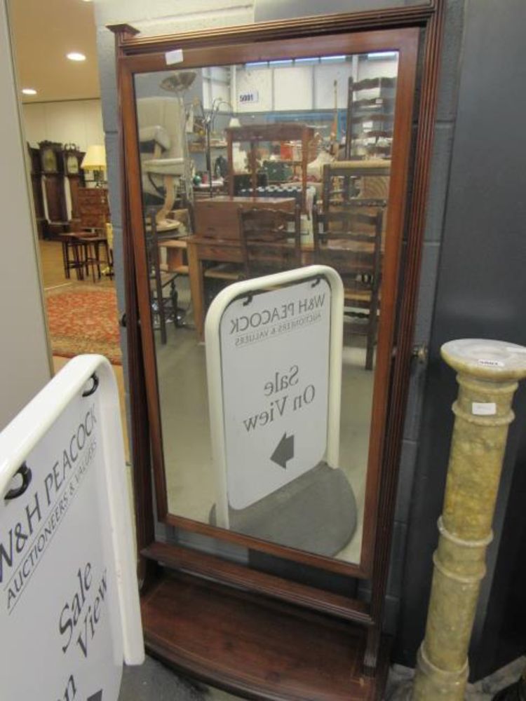 Saleroom 5 Furniture & Effects