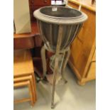 Plant stand with metal tub