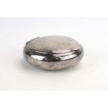 A modern silver snuff of typical cushioned circular form, maker LAO, London 2003, d. 7 cm, 1.