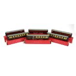 Eight Hornby Dublo OO gauge coaches: 4014 corridor coach, 4035 Pullman car Aries, 4036 Pullman car,