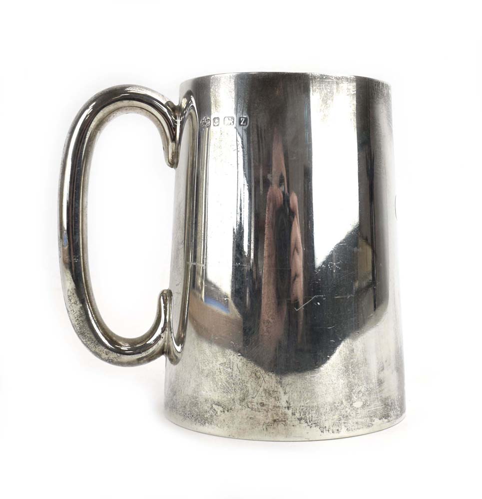 An early 20th century silver tankard of plain tapered form, Elkington & Co., Birmingham 1924, h. - Image 2 of 7