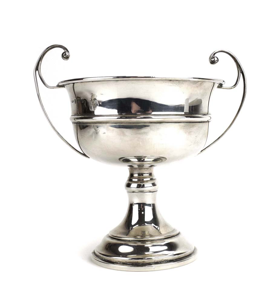 An early 20th century silver two handled trophy vase, maker R&D, Birmingham 1933, h. 16 cm, 6.