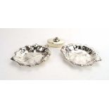 A pair of modern silver pin dishes of leaf design, maker B&B, Sheffield 2004, w. 7.