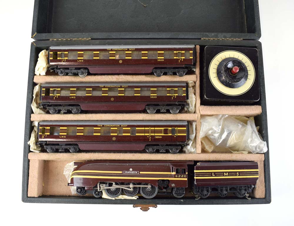 A Trix Twin OO gauge Coronation set comprising 4-6-2 loco, tender and three coaches,