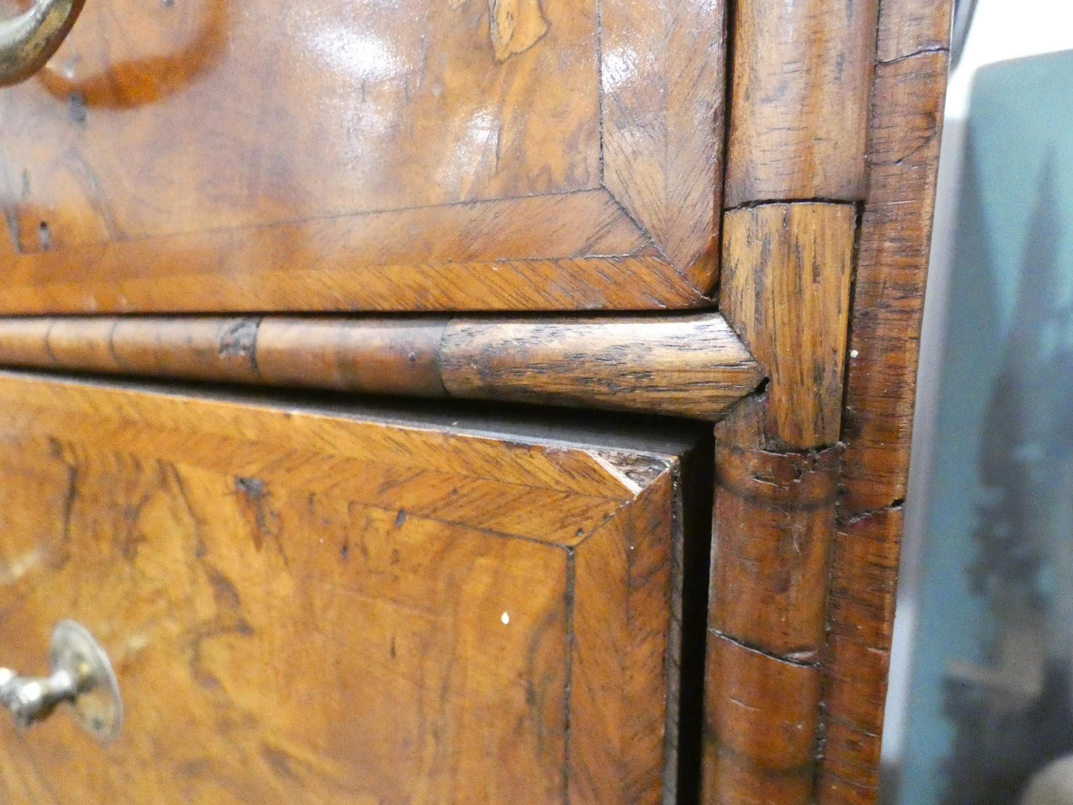 A Georgian walnut and feather crossbanded chest of three short over three long drawers on later bun - Image 13 of 27