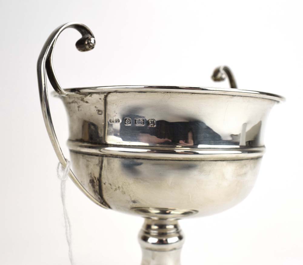 An early 20th century silver two handled trophy vase, maker R&D, Birmingham 1933, h. 16 cm, 6. - Image 3 of 3