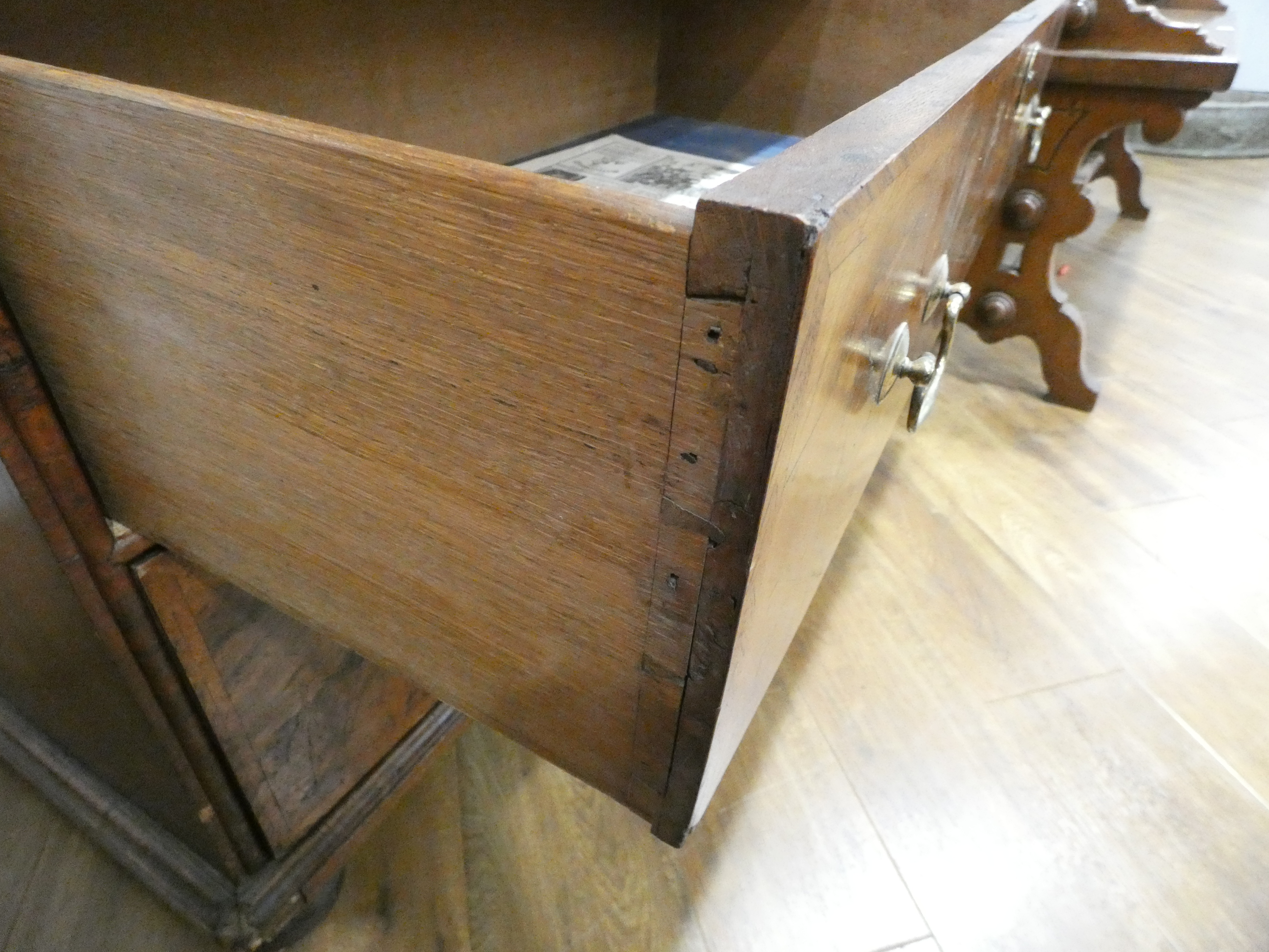 A Georgian walnut and feather crossbanded chest of three short over three long drawers on later bun - Image 7 of 27