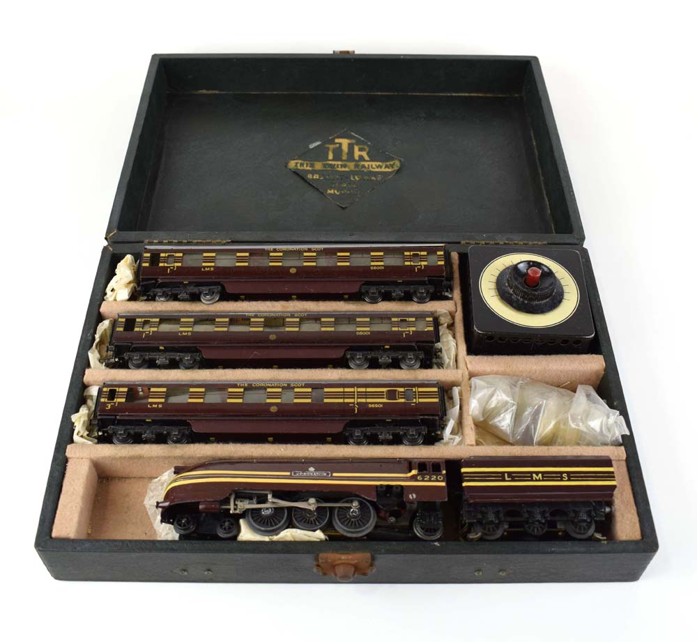 A Trix Twin OO gauge Coronation set comprising 4-6-2 loco, tender and three coaches, - Image 2 of 2