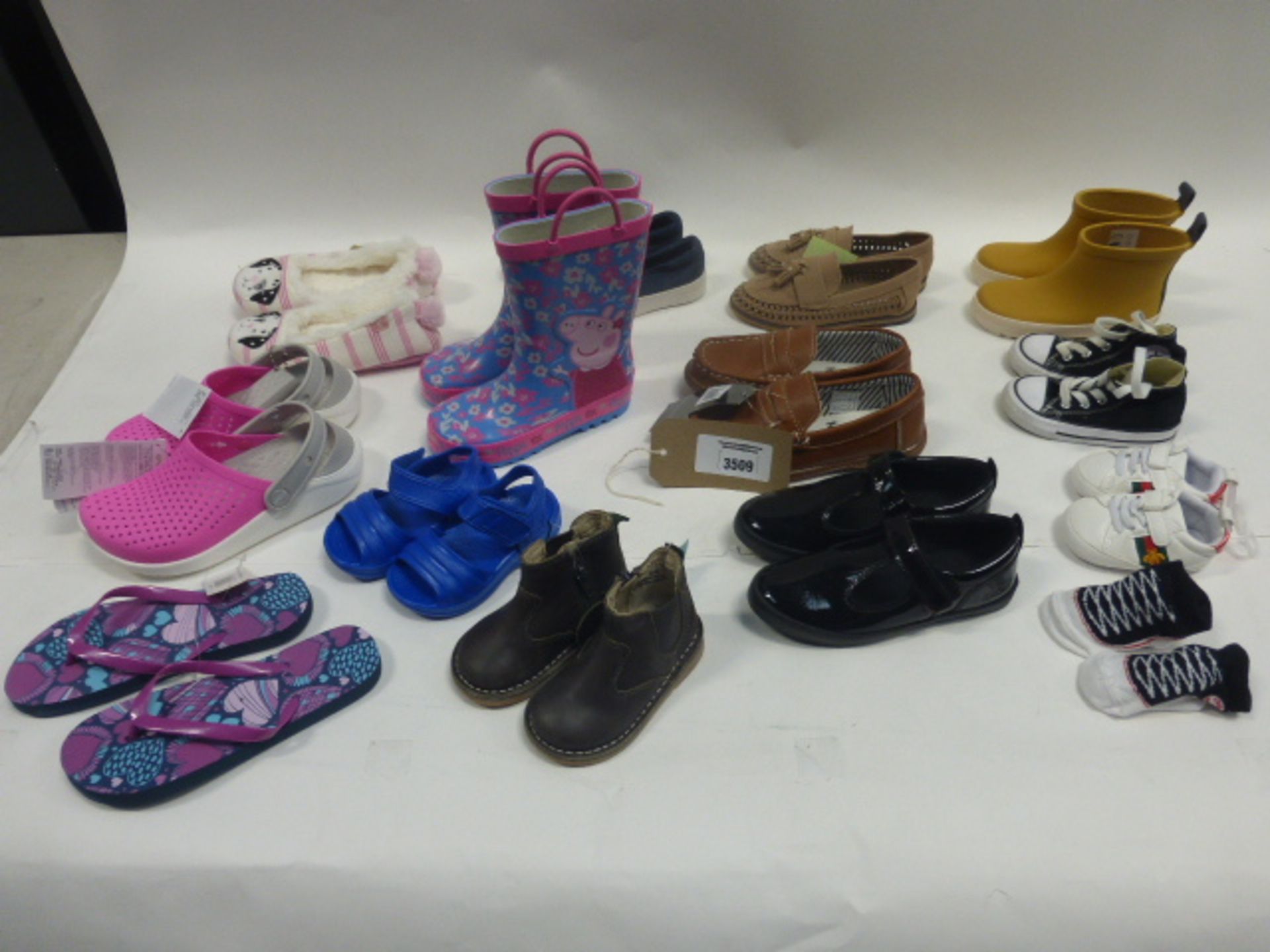 Bag of assorted childrens shoes