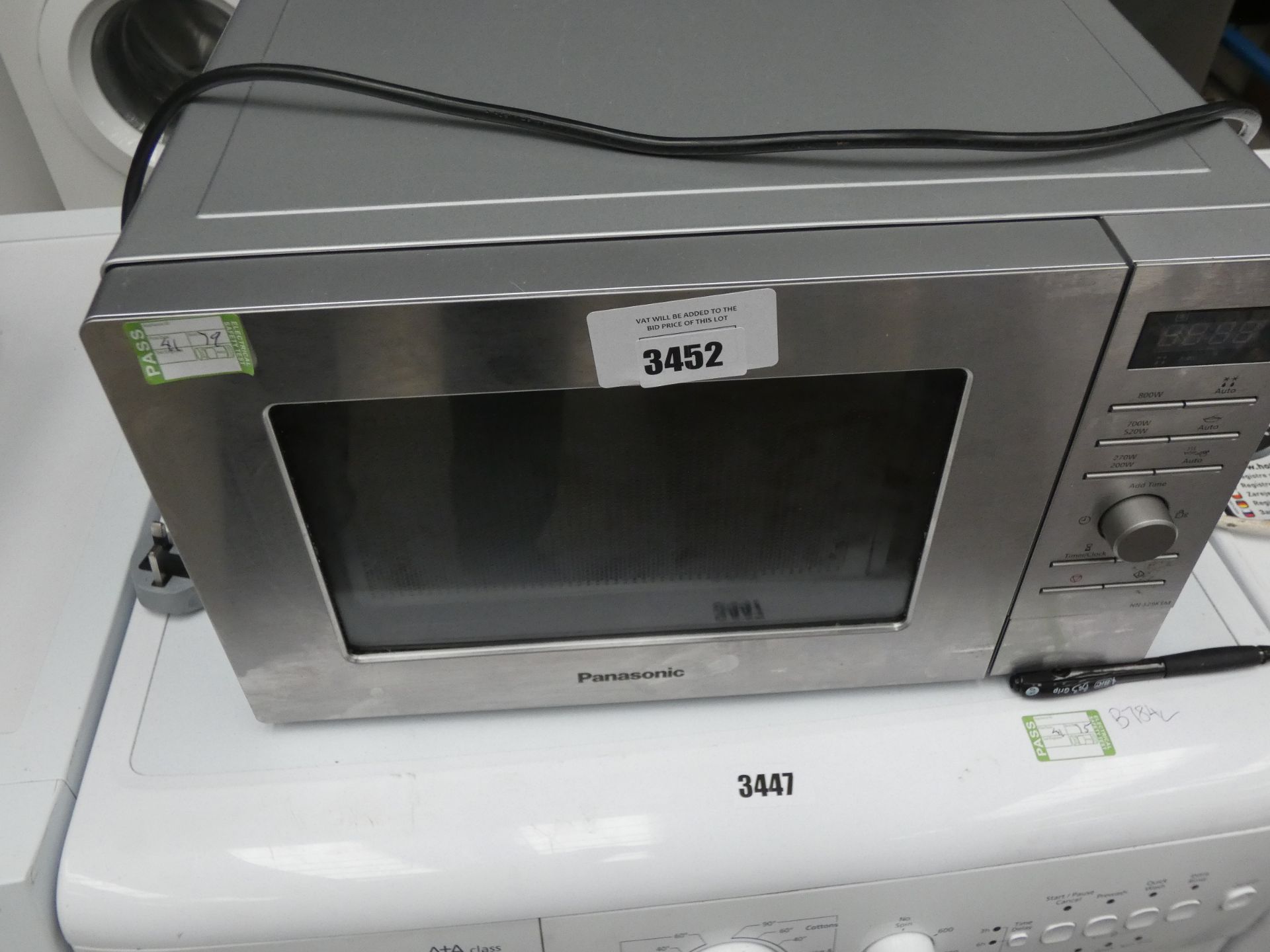 (79) Panasonic microwave